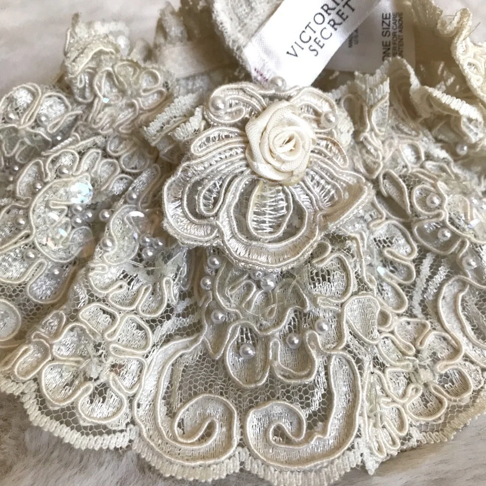 VINTAGE Victoria’s Secret Bridal Lace Garter Band Ivory Pearls Sequins New OS‎